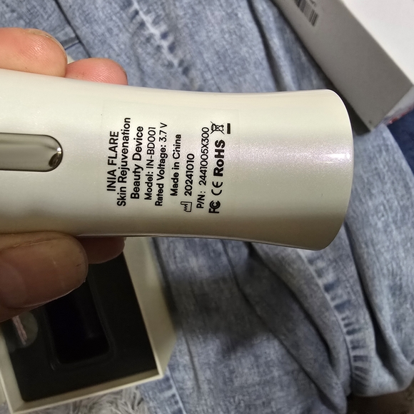 NIB Inia Flare Skin Rejuvenation Device - Picture 5 of 6